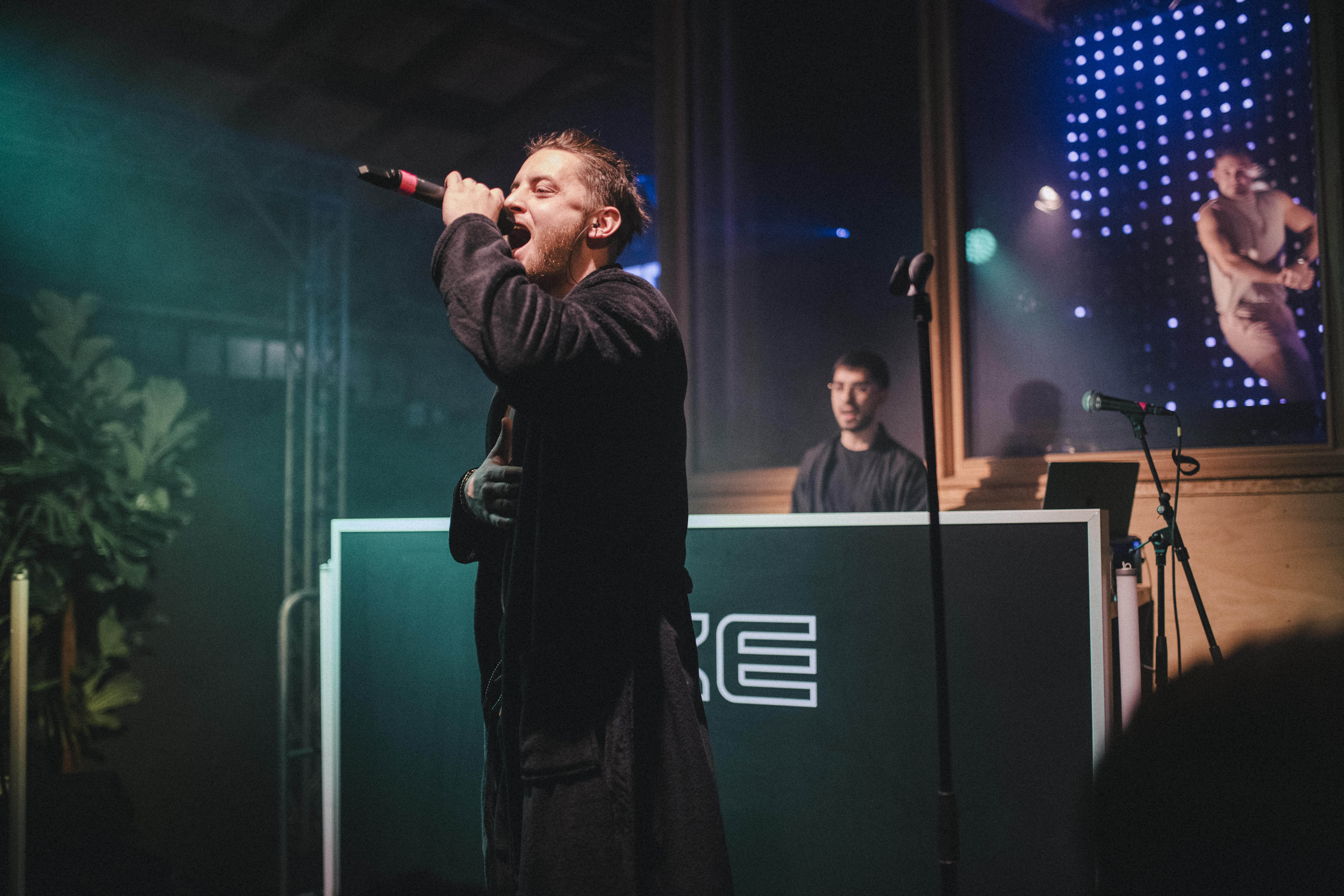 Digitalagentur Hamburg Digitalkonzept Outdoor Fresh Forest Graffiti. Eine Party mit bekannten Live-Acts, guten Drinks und Goodiebags im AXE-Design.