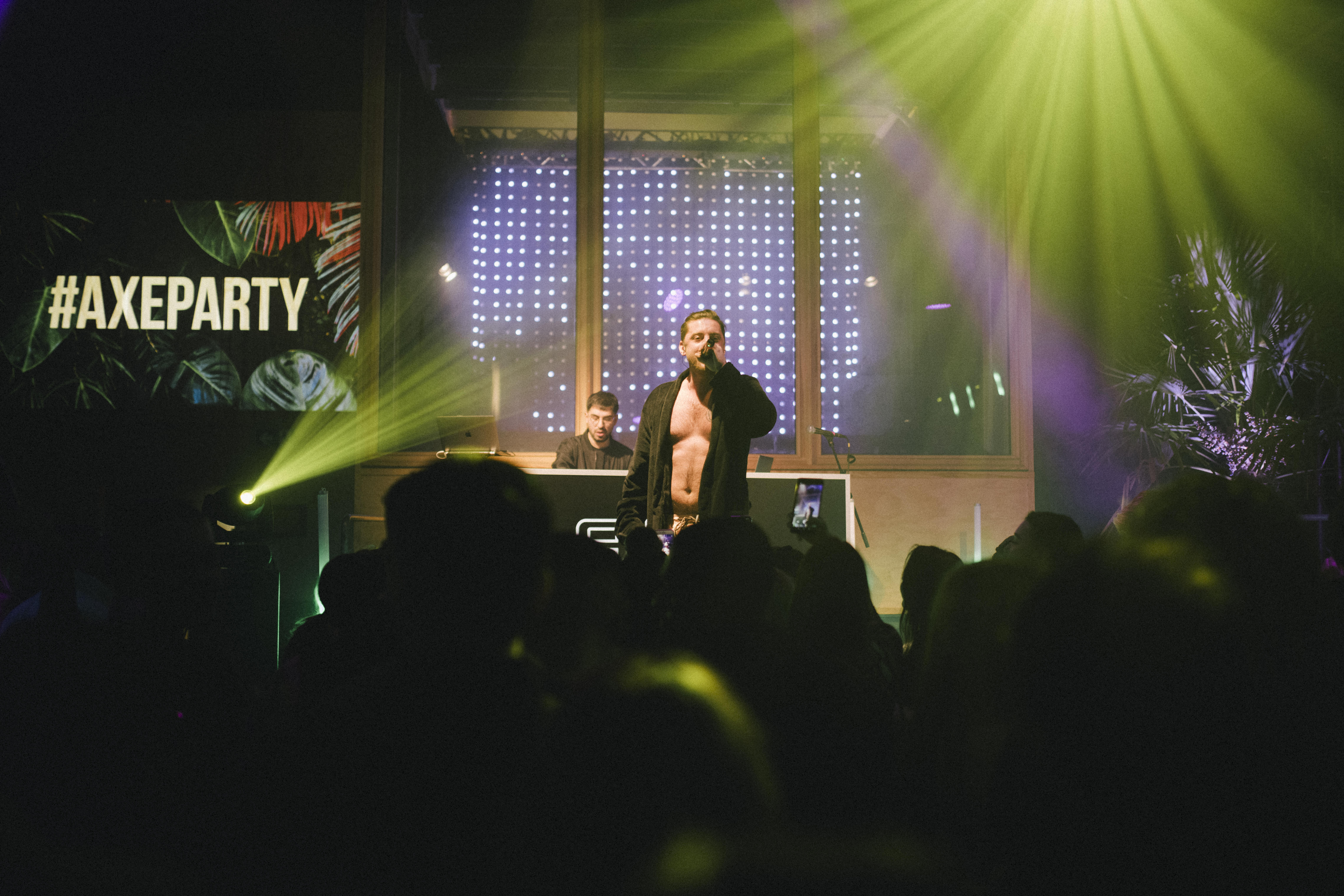 Digitalagentur Hamburg Digitalkonzept Outdoor Fresh Forest Graffiti. Eine Party mit bekannten Live-Acts, guten Drinks und Goodiebags im AXE-Design.