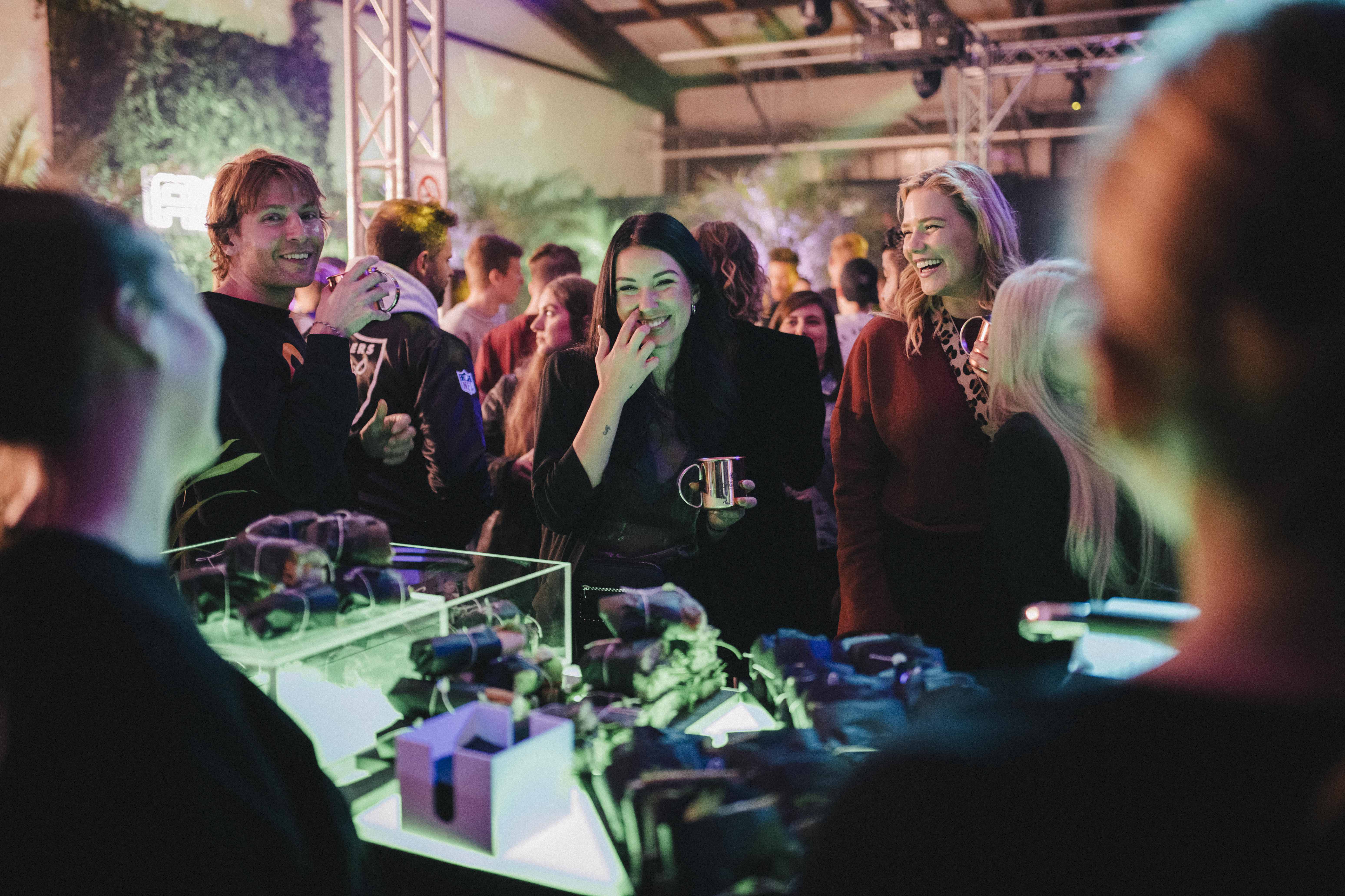 Digitalagentur Hamburg Digitalkonzept Outdoor Fresh Forest Graffiti. Eine Party mit bekannten Live-Acts, guten Drinks und Goodiebags im AXE-Design.