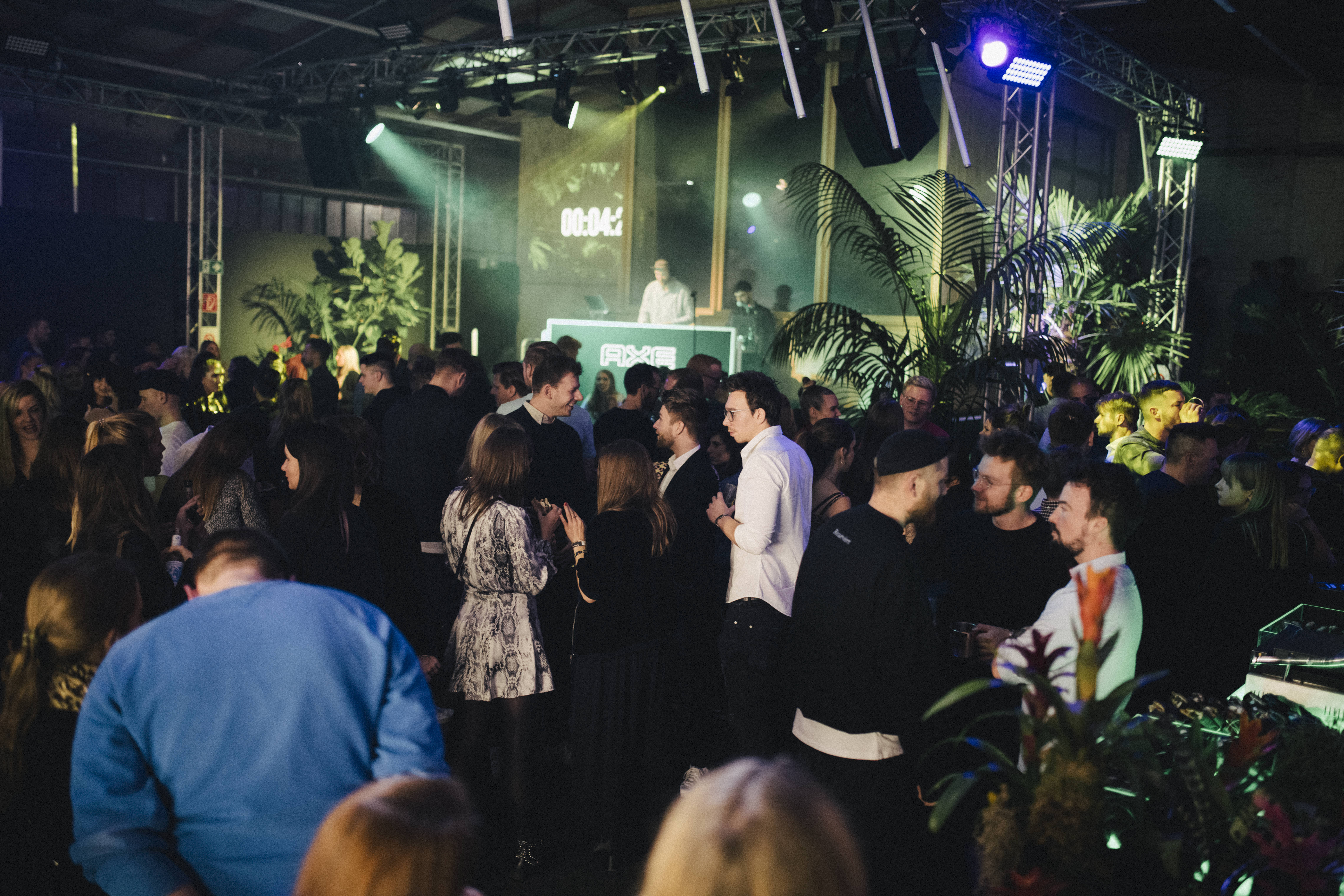 Digitalagentur Hamburg Digitalkonzept Outdoor Fresh Forest Graffiti. Eine Party mit bekannten Live-Acts, guten Drinks und Goodiebags im AXE-Design.